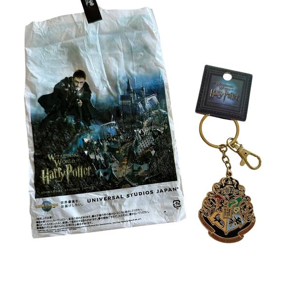 NWT Hogwarts Crest Keychain Harry Potter Universal Studios Warner Bros - Picture 8 of 8